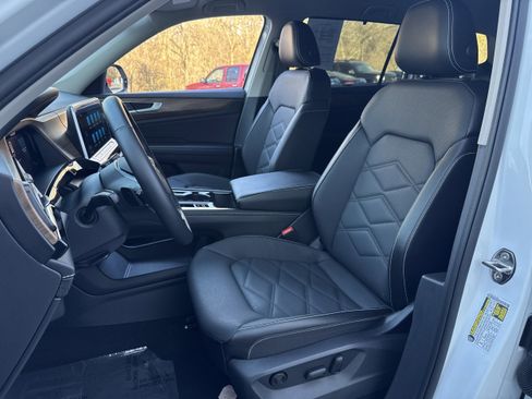 Used 2025 Volkswagen Atlas SE image 5