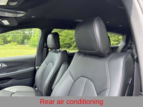 New 2027 Chrysler Pacifica Select w/ Family Tech Group AWD/4WD image 15