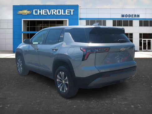Used 2026 Chevrolet Equinox LT FWD image 3