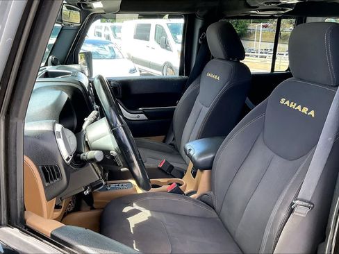 Used 2013 Jeep Wrangler Unlimited Sahara w/ Connectivity Group AWD/4WD image 11