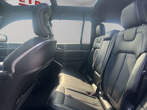 Used 2023 Jeep Grand Cherokee Overland w/ Luxury Tech Group IV AWD/4WD image 40