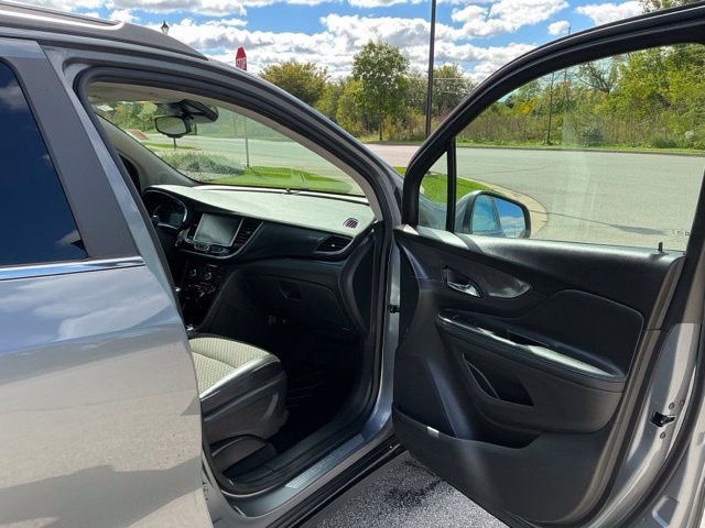 Used 2020 Buick Encore Preferred FWD image 17