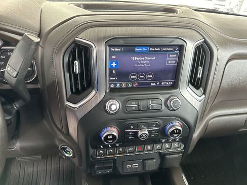 Used 2019 GMC Sierra 1500 Denali w/ Denali Ultimate Package AWD/4WD image 25