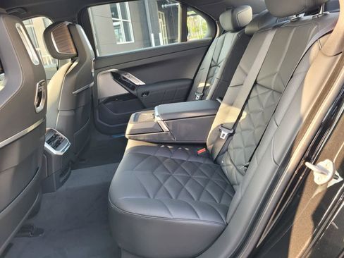 New 2025 BMW 740i 740i image 4