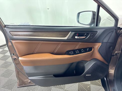 Used 2019 Subaru Outback 2.5i Touring w/ Popular Package #3A image 10