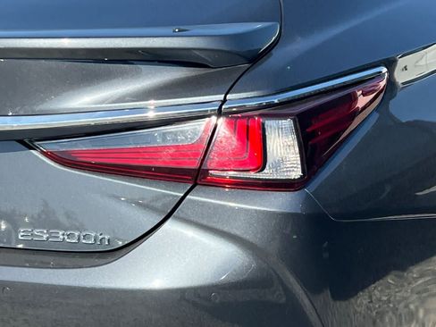 Used 2025 Lexus ES 300h w/ Premium Package FWD image 13