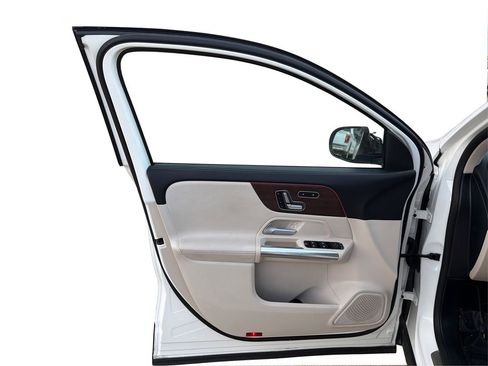 Used 2022 Mercedes-Benz GLA 250 4MATIC w/ Premium Package Lite image 21