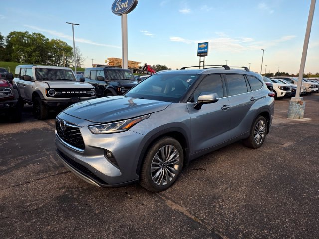 Used 2020 Toyota Highlander Platinum AWD/4WD image 3