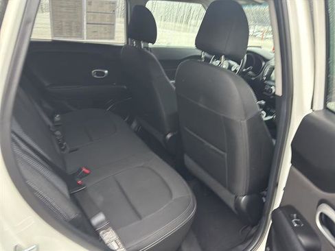 Used 2018 Kia Soul + image 19