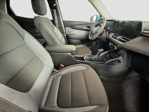 Used 2025 Chevrolet TrailBlazer LT AWD/4WD image 28