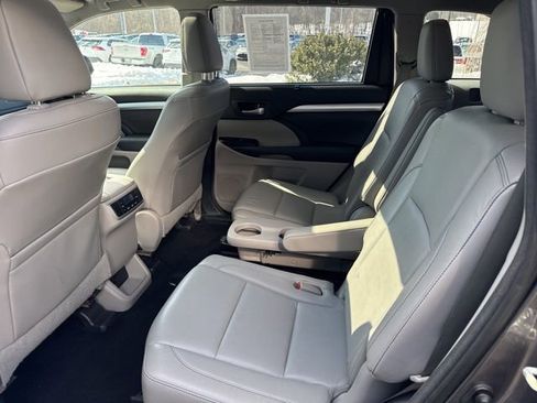 Used 2015 Toyota Highlander XLE image 28
