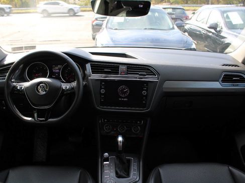 Used 2020 Volkswagen Tiguan SE image 31