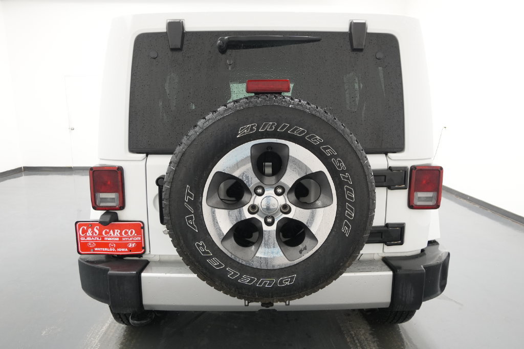 Used 2017 Jeep Wrangler Unlimited Sahara w/ Connectivity Group AWD/4WD image 8