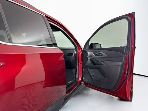 Used 2023 Chevrolet Traverse LT image 33