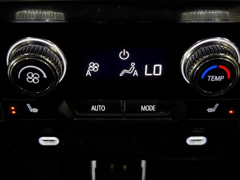 Used 2023 GMC Yukon XL AT4 w/ AT4 Premium Package image 28