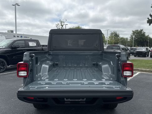 New 2025 Jeep Gladiator Sport image 13