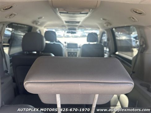Used 2011 Volkswagen Routan SE image 11