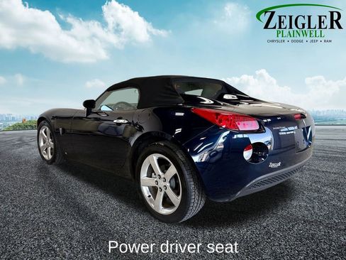 Used 2007 Pontiac Solstice Convertible RWD image 3