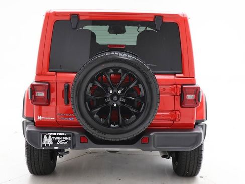 Used 2025 Jeep Wrangler Unlimited Sahara AWD/4WD image 8