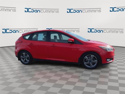 Used 2016 Ford Focus SE image 2