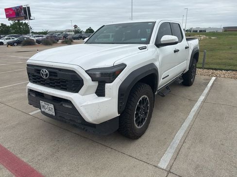 Certified 2024 Toyota Tacoma TRD Off-Road w/ TRD Off Road Upgrade Package AWD/4WD image 4