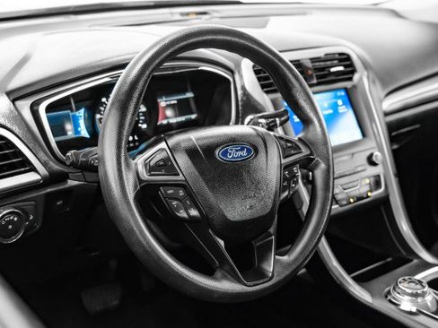 Used 2020 Ford Fusion SE image 13