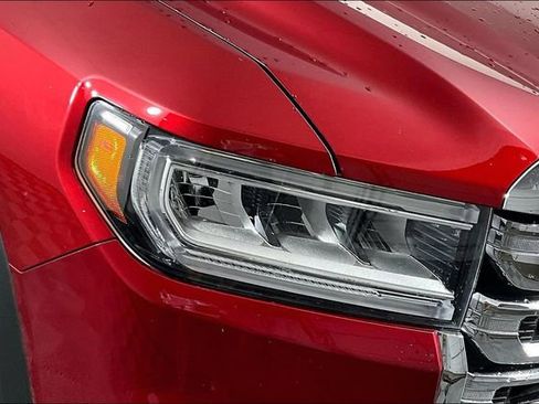 Used 2021 GMC Acadia SLT w/ Technology Package FWD image 30