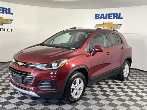 Used 2022 Chevrolet Trax LT w/ LT Convenience Package AWD/4WD image 1