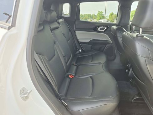 Used 2025 Jeep Compass Limited AWD/4WD image 15