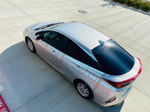 Used 2022 Toyota Prius Prime Limited FWD image 17