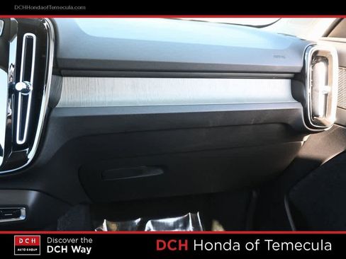 Used 2023 Volvo XC40 B4 Ultimate image 14