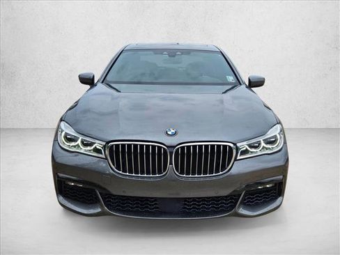 Used 2018 BMW 750i xDrive image 2