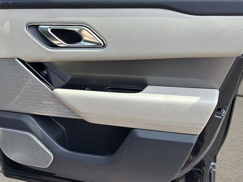 Used 2018 Land Rover Range Rover Velar S AWD/4WD image 32