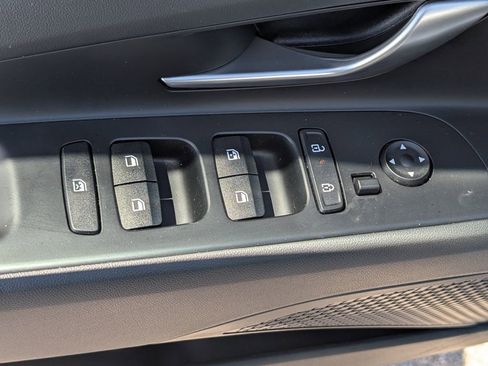 Used 2025 Hyundai Elantra Hybrid image 10