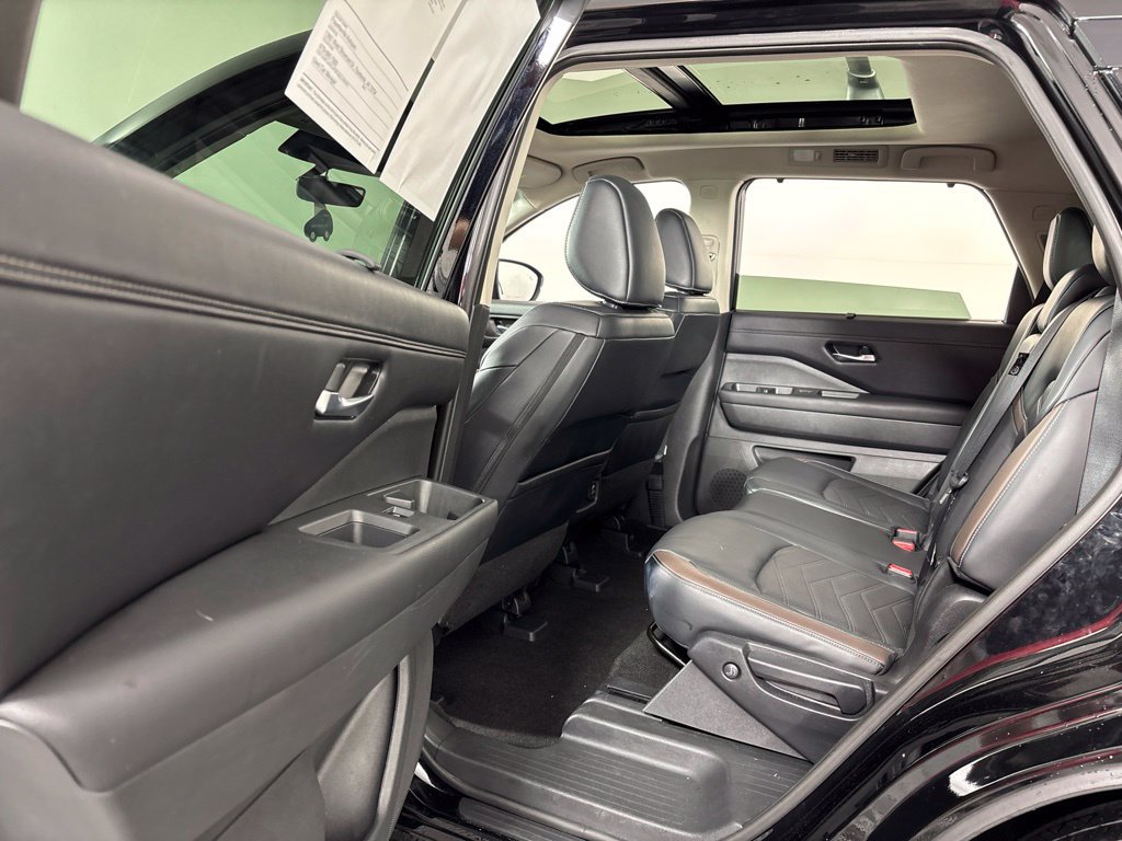 Used 2023 Nissan Pathfinder Platinum w/ Cargo Package AWD/4WD image 28