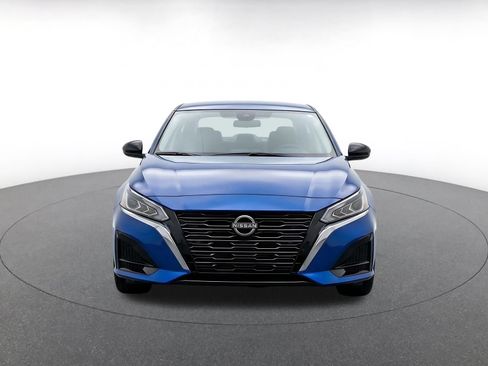 Used 2025 Nissan Altima 2.5 SV FWD image 2