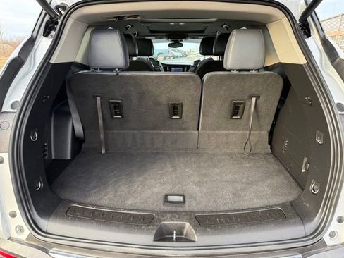 Used 2020 Buick Enclave Essence image 10