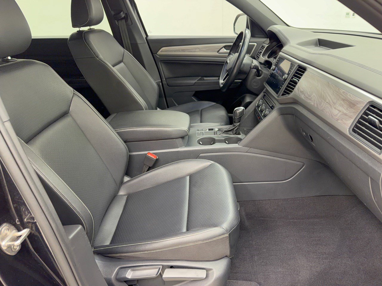 Used 2020 Volkswagen Atlas Cross Sport SE w/ Towing Package FWD image 30