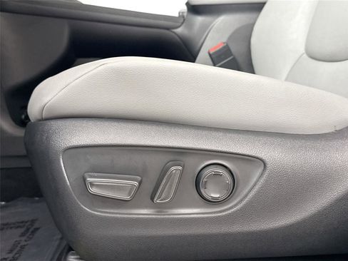 Certified 2025 Toyota Sienna XLE image 30