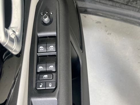 Used 2022 Jeep Compass Limited image 17