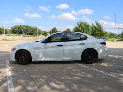 Used 2021 Alfa Romeo Giulia Sprint w/ Nero Edizione RWD image 4
