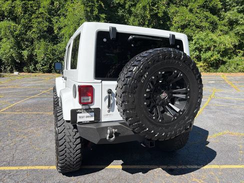 Used 2016 Jeep Wrangler Unlimited Sahara w/ Connectivity Group AWD/4WD image 5
