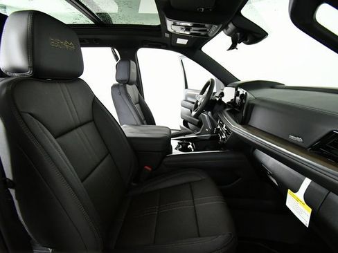 New 2025 Chevrolet Suburban High Country image 24