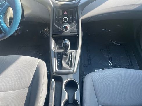 Used 2015 Hyundai Elantra SE FWD image 11