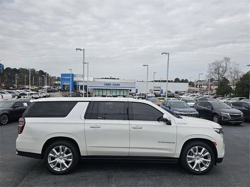 Used 2022 Chevrolet Suburban High Country image 8
