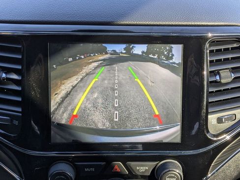 Used 2021 Jeep Grand Cherokee Limited image 33