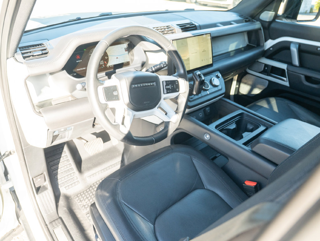 Used 2023 Land Rover Defender 130 X-Dynamic SE AWD/4WD image 12