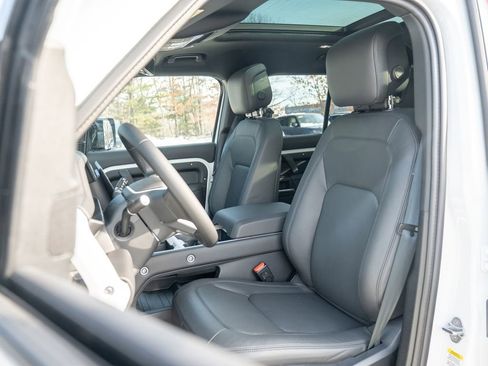 New 2026 Land Rover Defender 110 X-Dynamic SE image 19