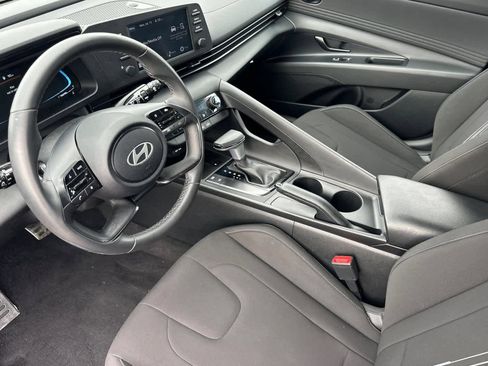 Used 2025 Hyundai Elantra Sport FWD image 12