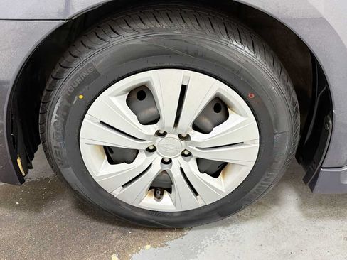 Used 2010 Subaru Legacy 2.5i AWD/4WD image 10